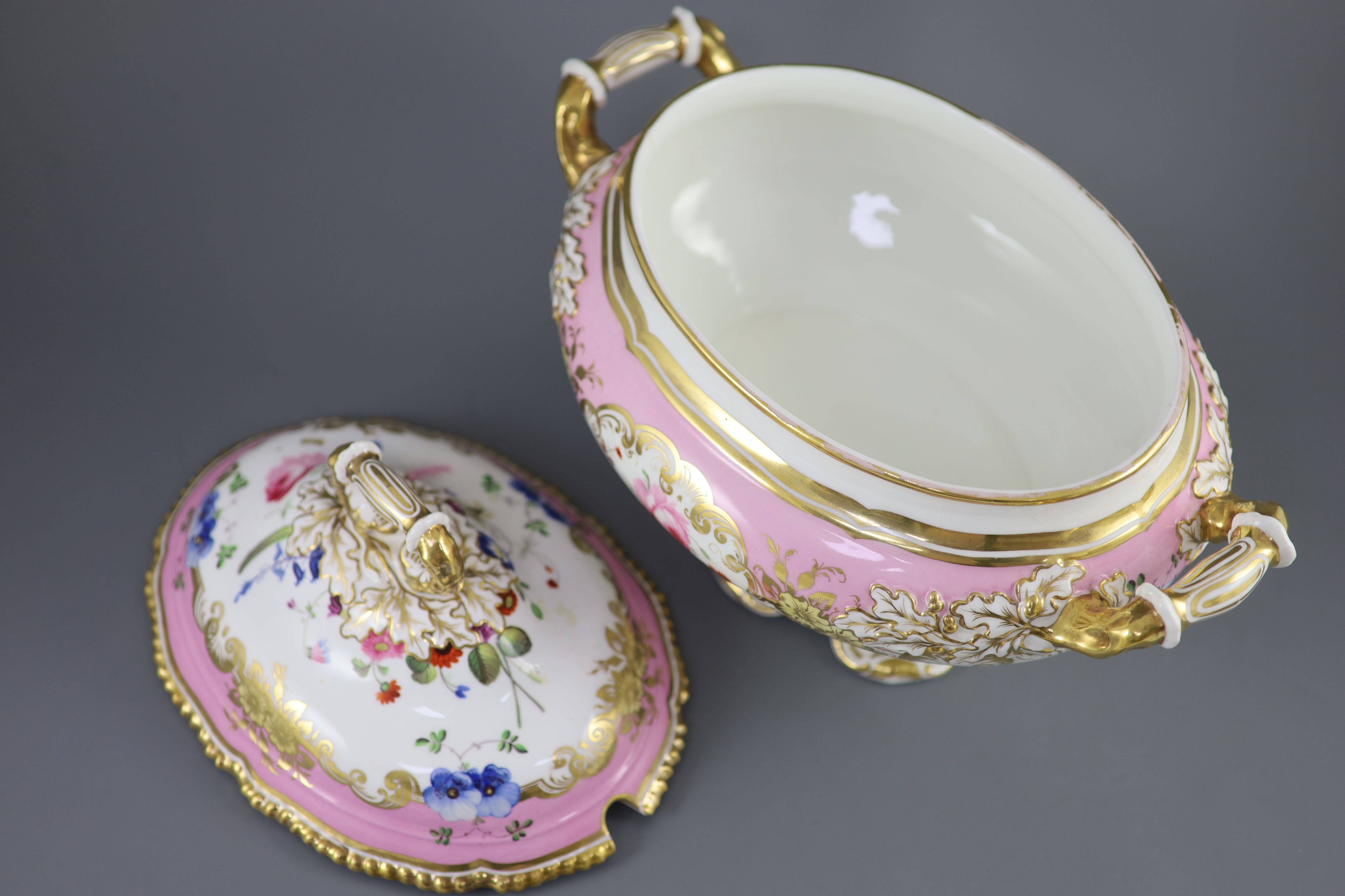 An extensive one hundred and thirteen piece English porcelain dinner and dessert service, c.1825-30,